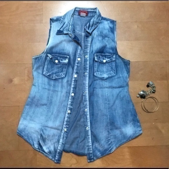 Button down sleeveless Jean-like top Size Medium - Picture 2 of 7